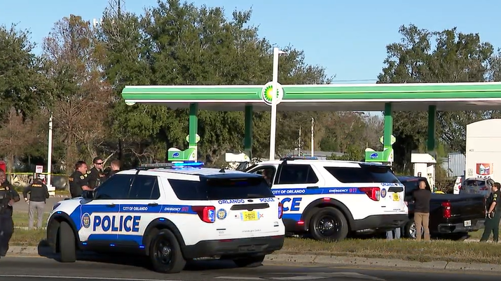Armed man shot by Orlando officer at gas station dies