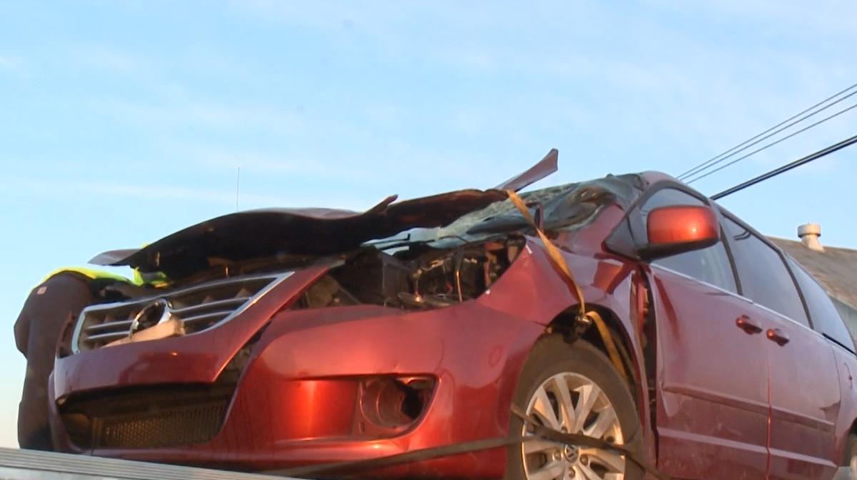 Horse killed after being struck by minivan in Lancaster County, Pa ...