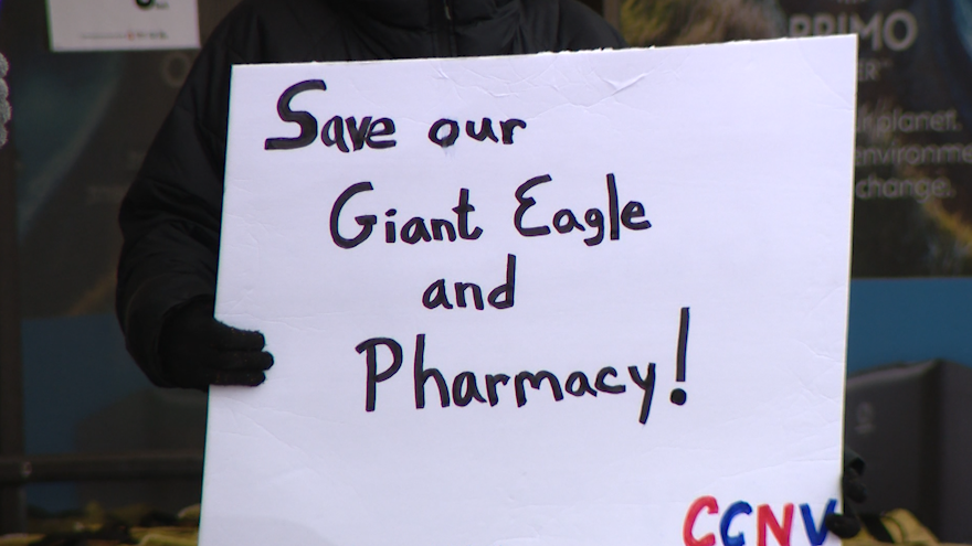 North Versailles residents rally to save Giant Eagle store