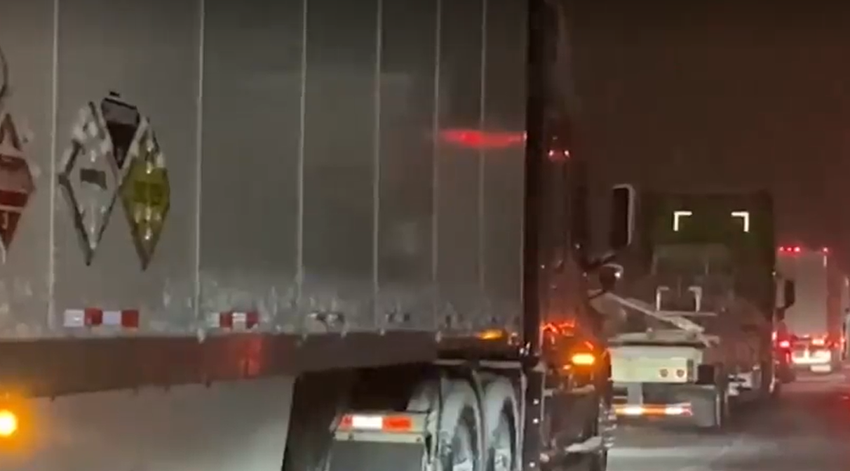 Multi-vehicle crash closes I-40 Eastbound at Wagon Wheel