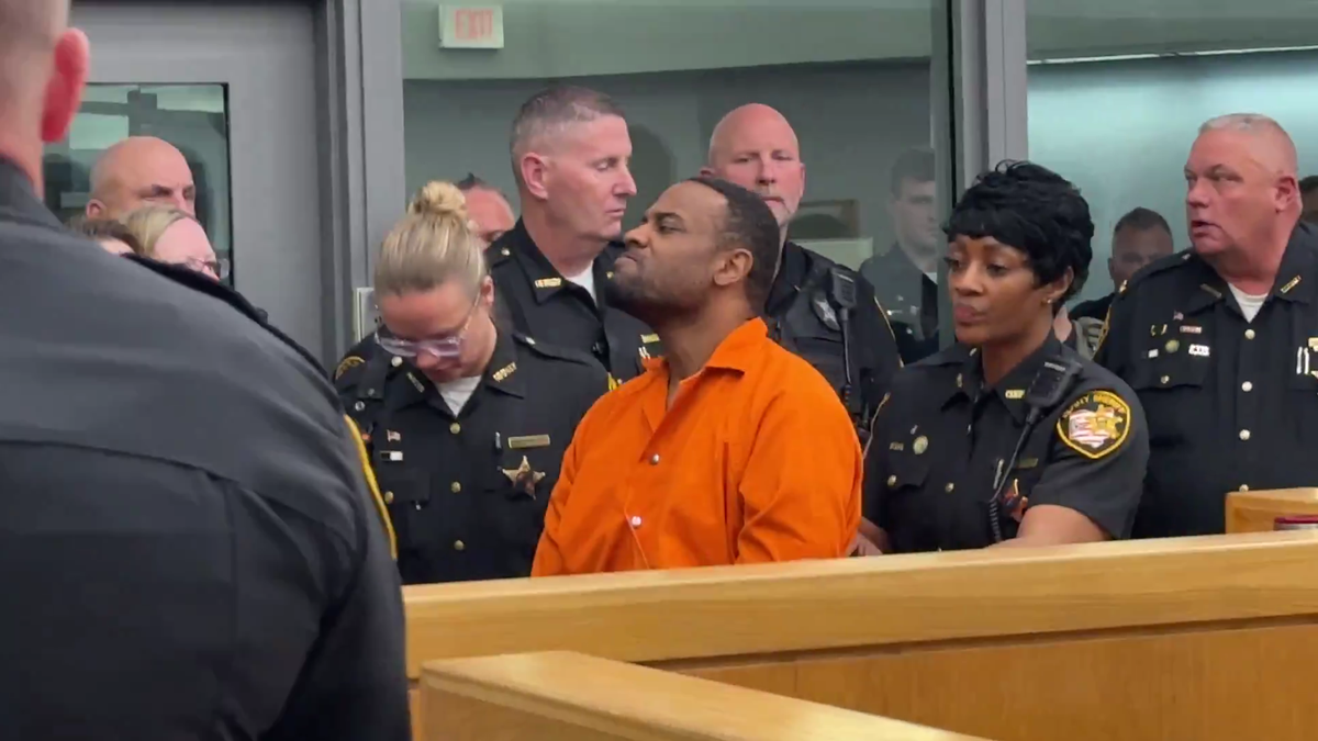 PHOTOS: Officers pack courtroom at arraignment of man accused of ...