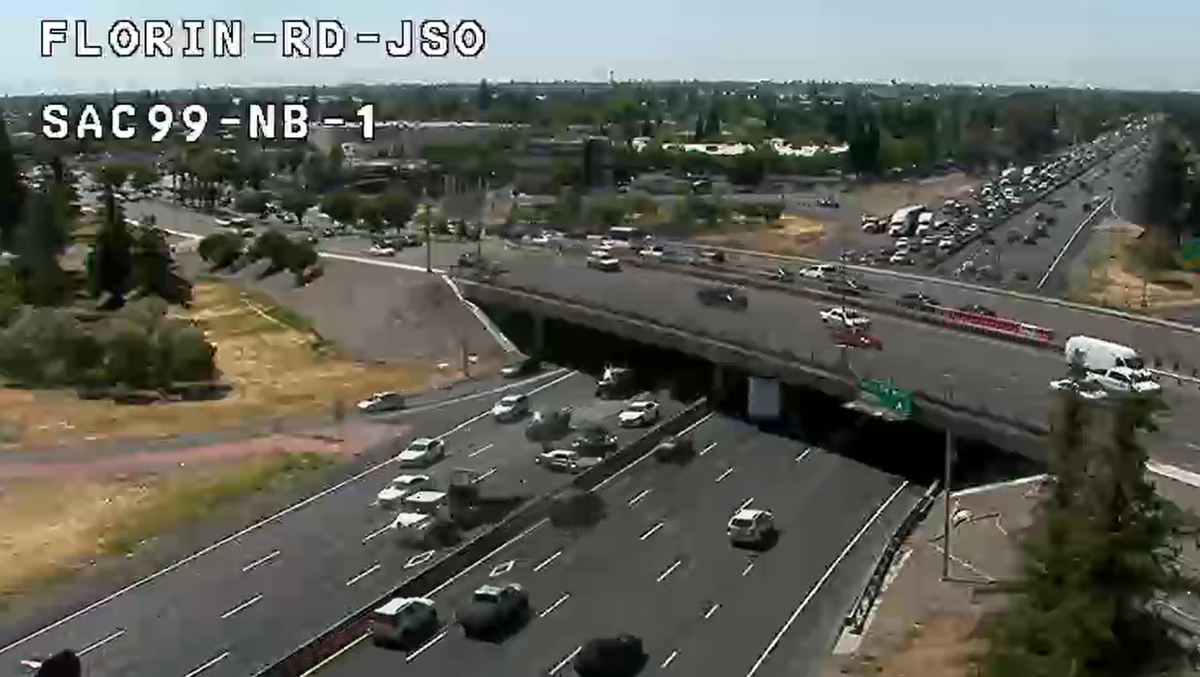 Crash blocks carpool lane on Highway 99 in Sacramento - KCRA