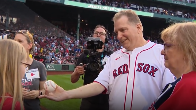Man who survived one of four ever pig kidney transplants, throws first pitch at Fenway Park