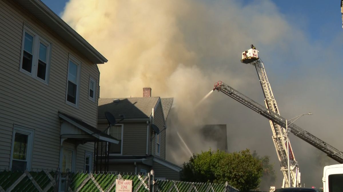 3-alarm blaze breaks out at home in Everett, Mass.