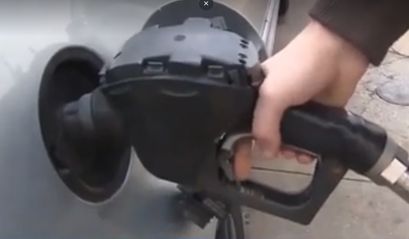 koat.com - Hamilton Kahn - Labor Day weekend gas prices are lowest in 5 years