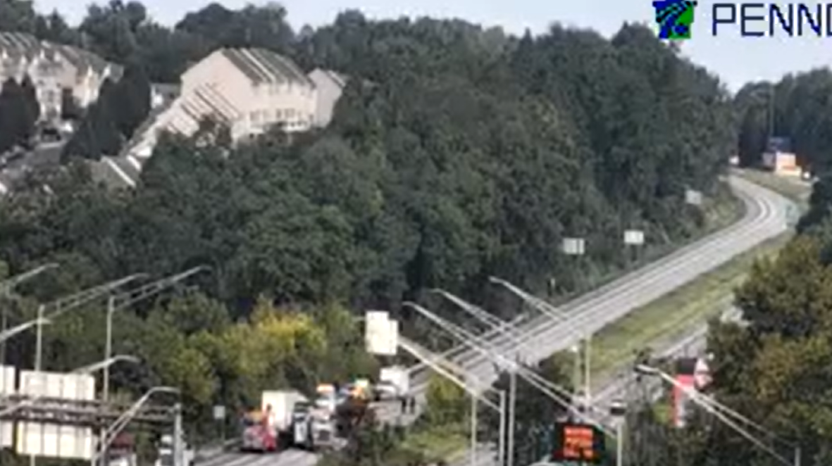 Traffic backs up after crash shuts down stretch of I-283 in Dauphin ...