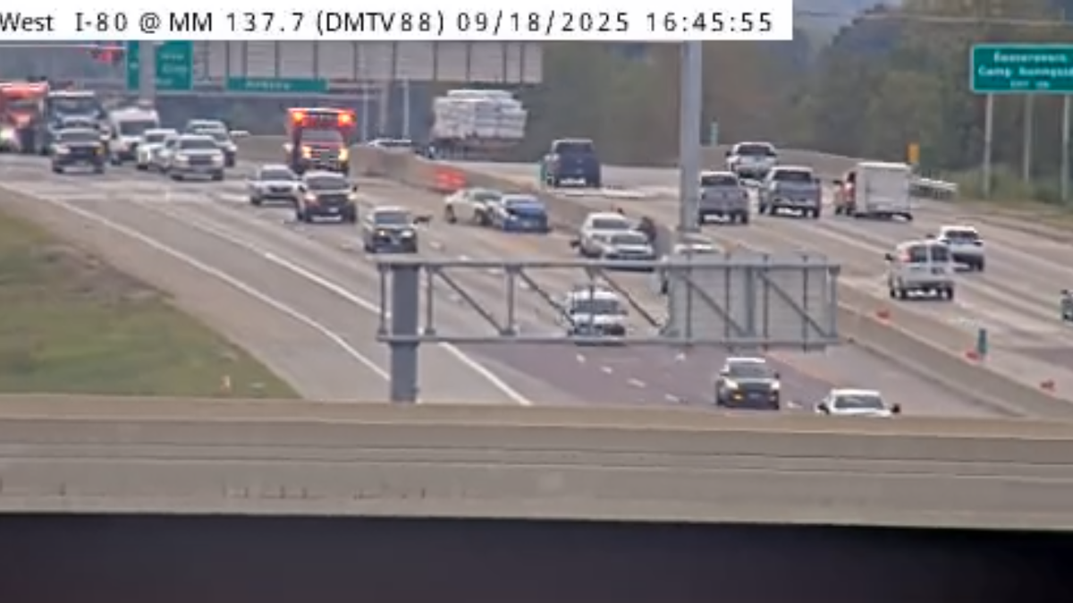 Des Moines traffic: Multi-vehicle crash slows traffic on I-35/80