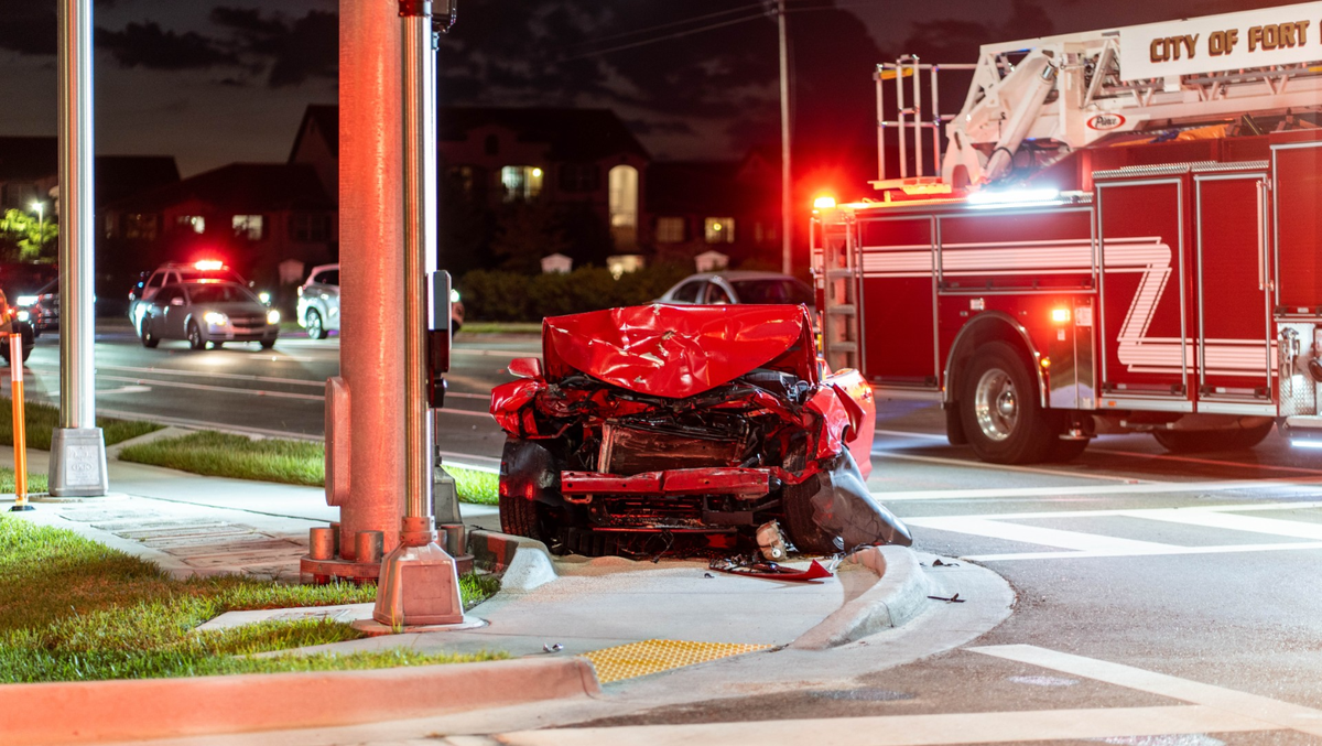 Minor injuries after car crash in Fort Myers Monday night