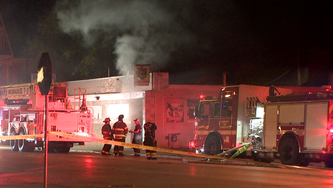 Fire damages food market on Milwaukee’s north side