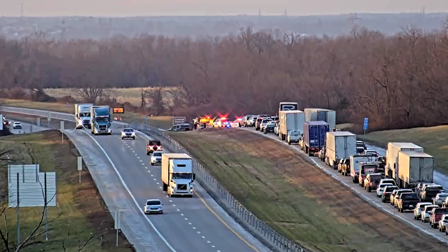 Crash shuts down all lanes along I-275 in northern Kentucky