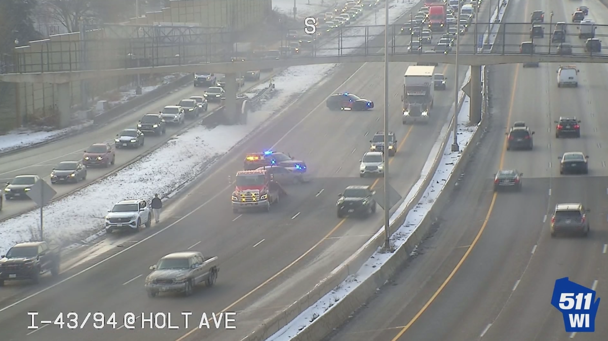 All lanes reopen after northbound I-43 crash near Milwaukee's W. Holt Avenue