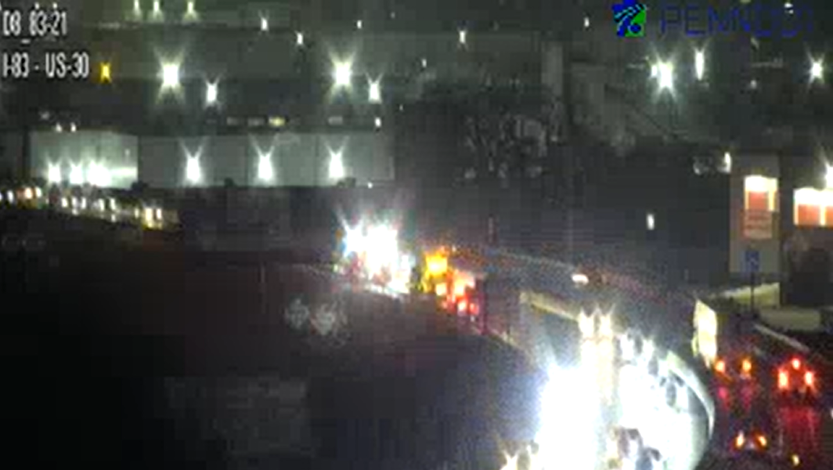 Interstate 83 crash blocks traffic, causes delays