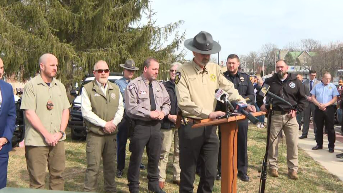 Two deputies & suspect killed after south Missouri manhunt