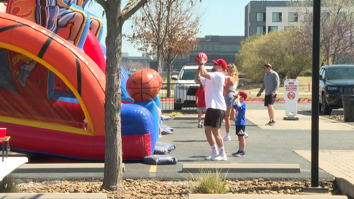 March Madness watch party brings fans, families and business to Bentonville