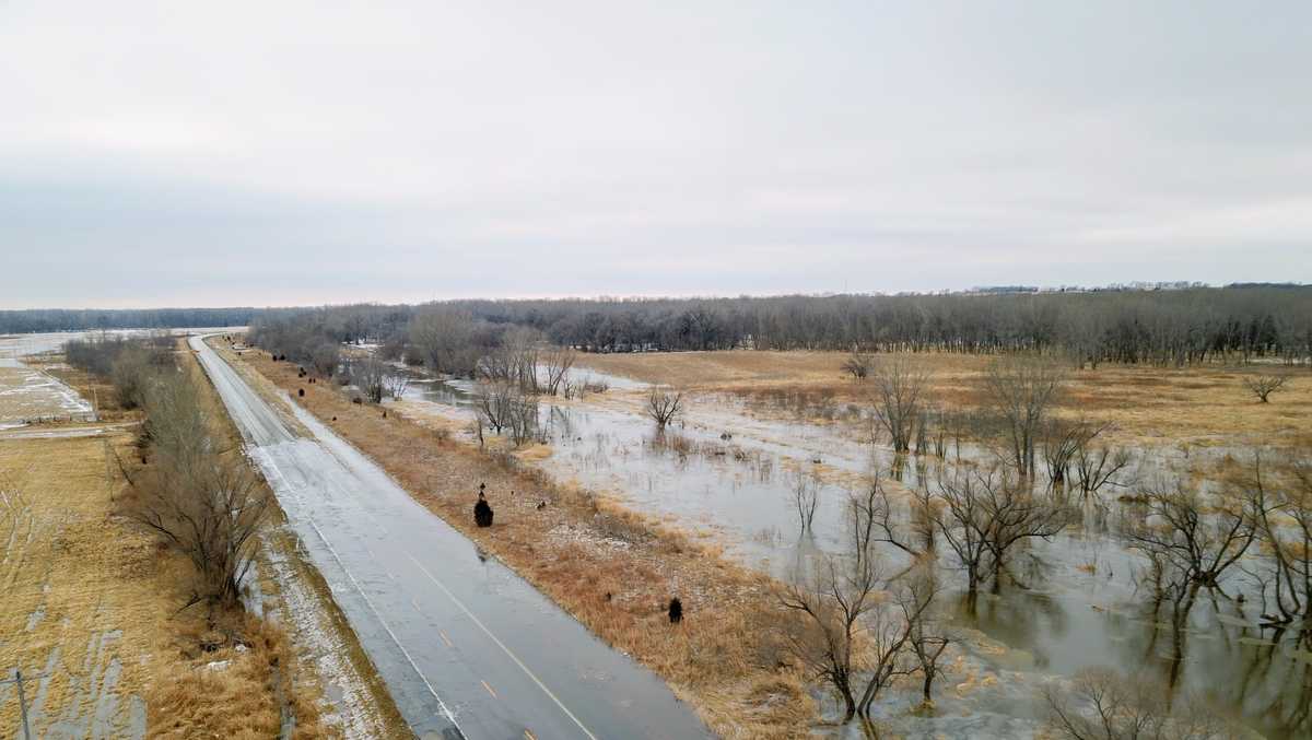 Stretch of ﻿Highway 275 shut down due to Elkhorn River flooding