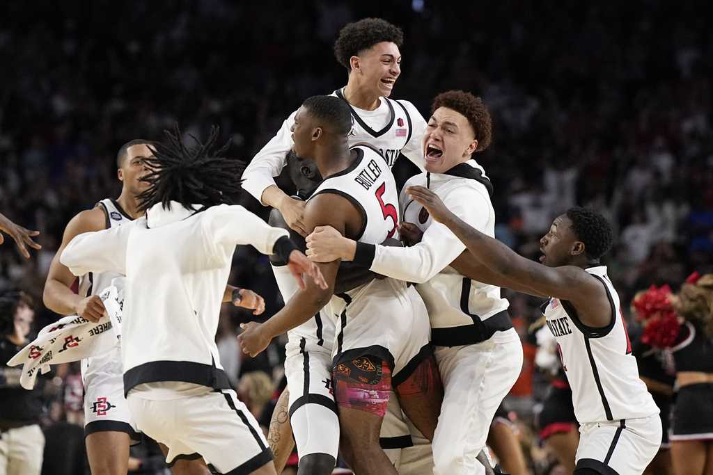 2 Chainz Grabs Ja Morant's 2023 All-Star Game Jersey for Son