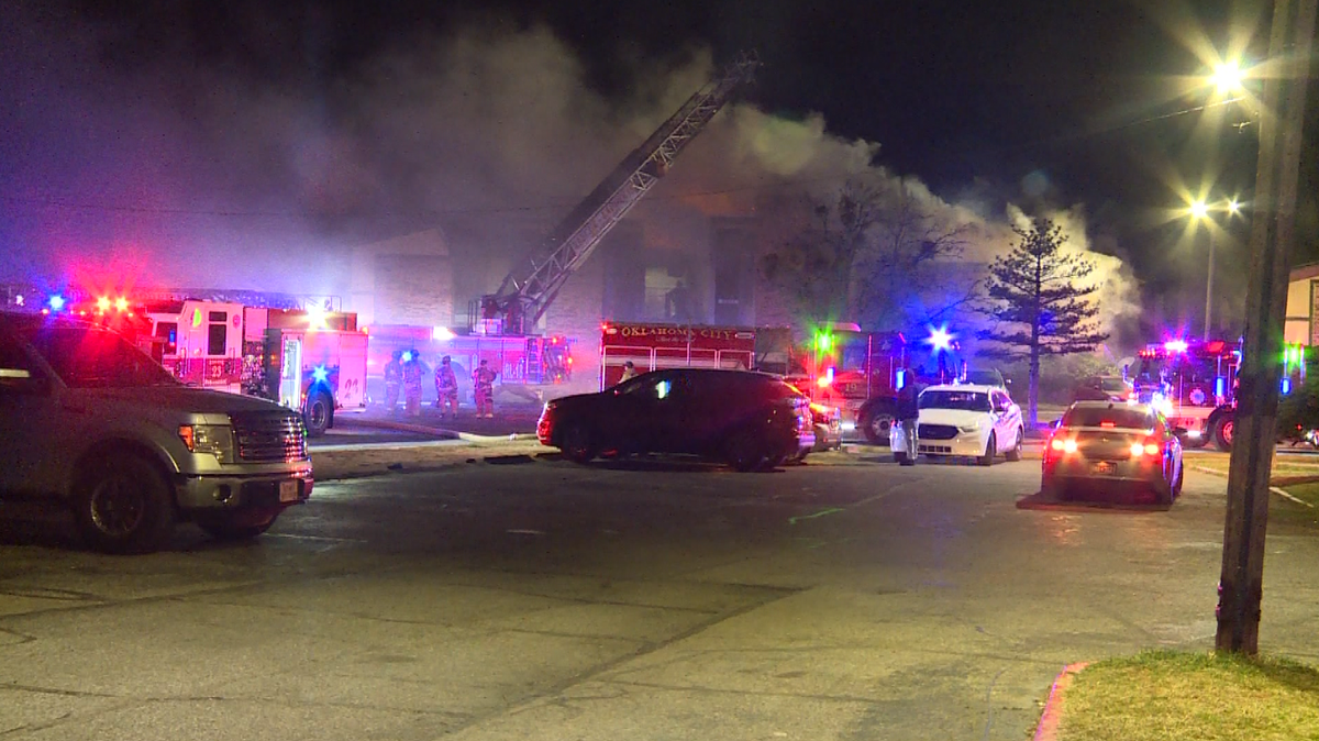 Firefighters battle apartment fire in southeast Oklahoma City