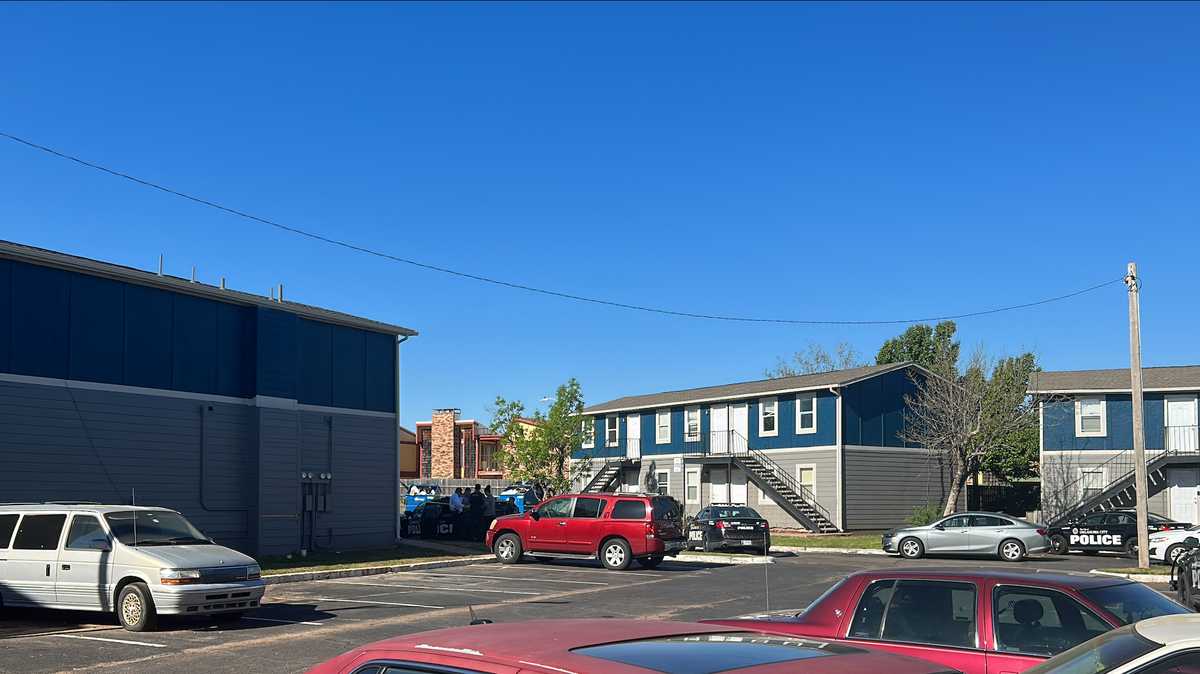 OKC police search for suspects after deadly shooting at apartment