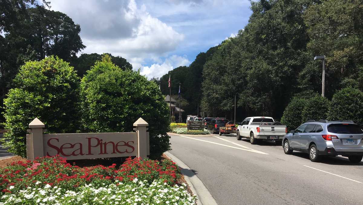 Hilton Head Island 2 people die after car overturns into lagoon