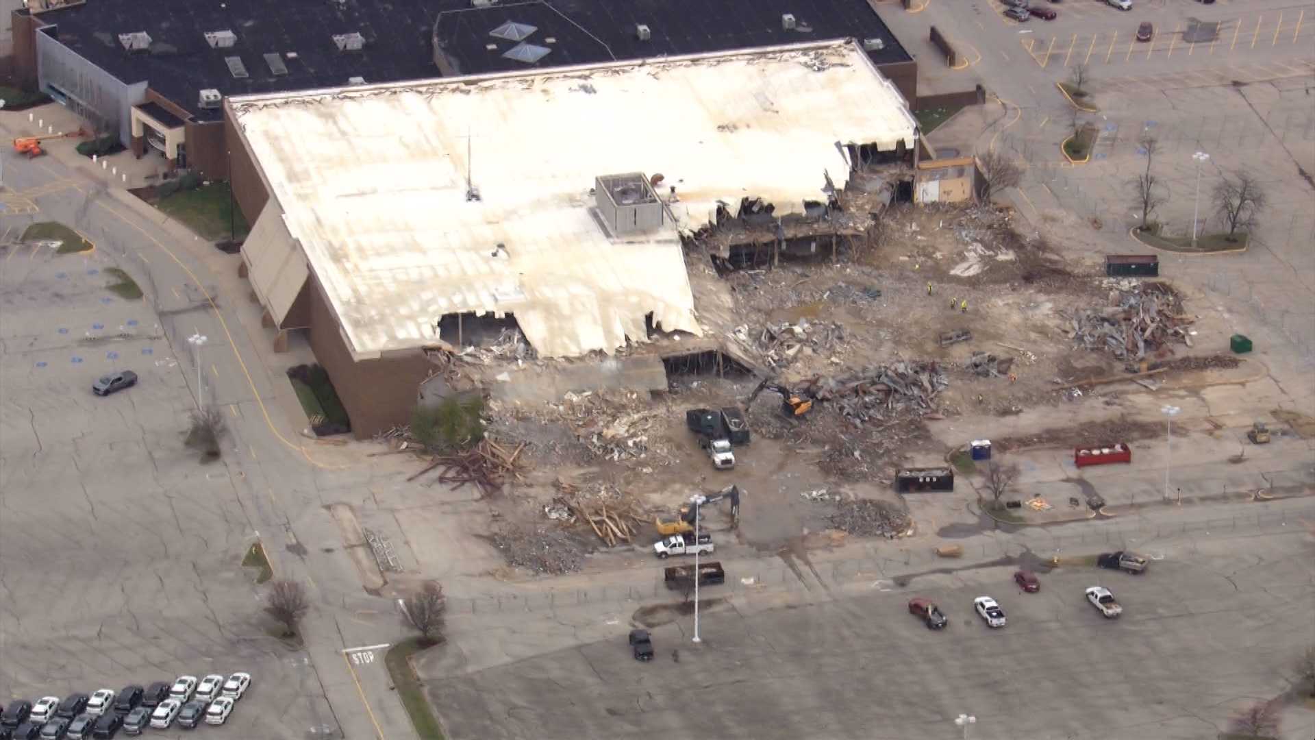 Sears building at Jefferson Mall being demolished BJ s Wholesale