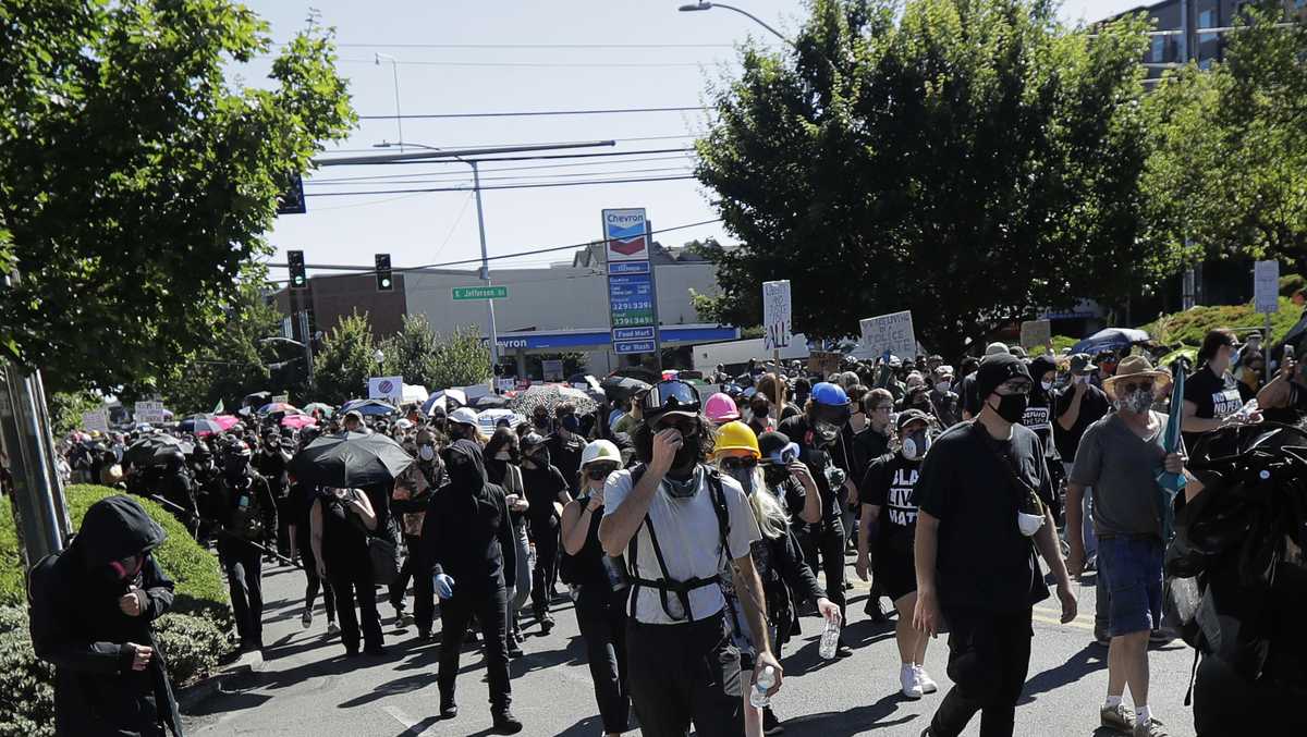 Police declare riot at Seattle protests, make arrests