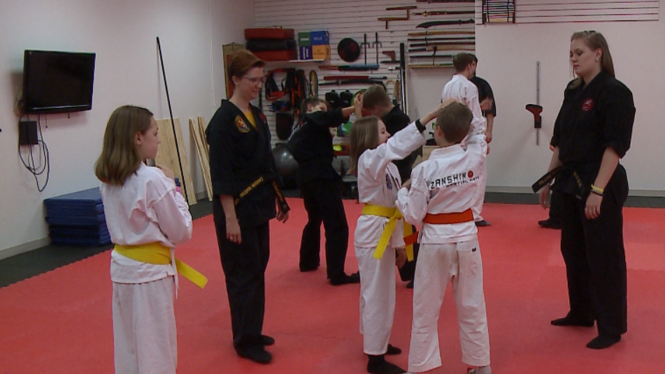 free-self-defense-classes-for-girls-offered-after-recent-high-school