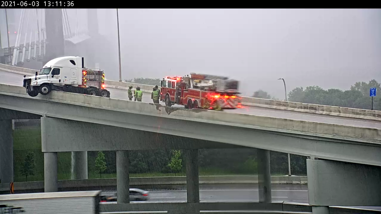 I-65 Ramp To Lincoln Bridge Reopens After Semi-cab Was Hanging Over ...