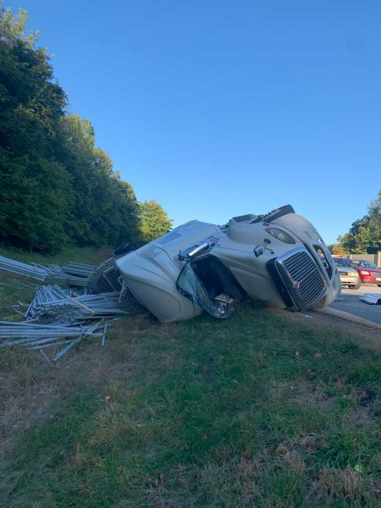 Semitruck Rollover On I-71 At Gene Snyder Causes Backup During Evening ...