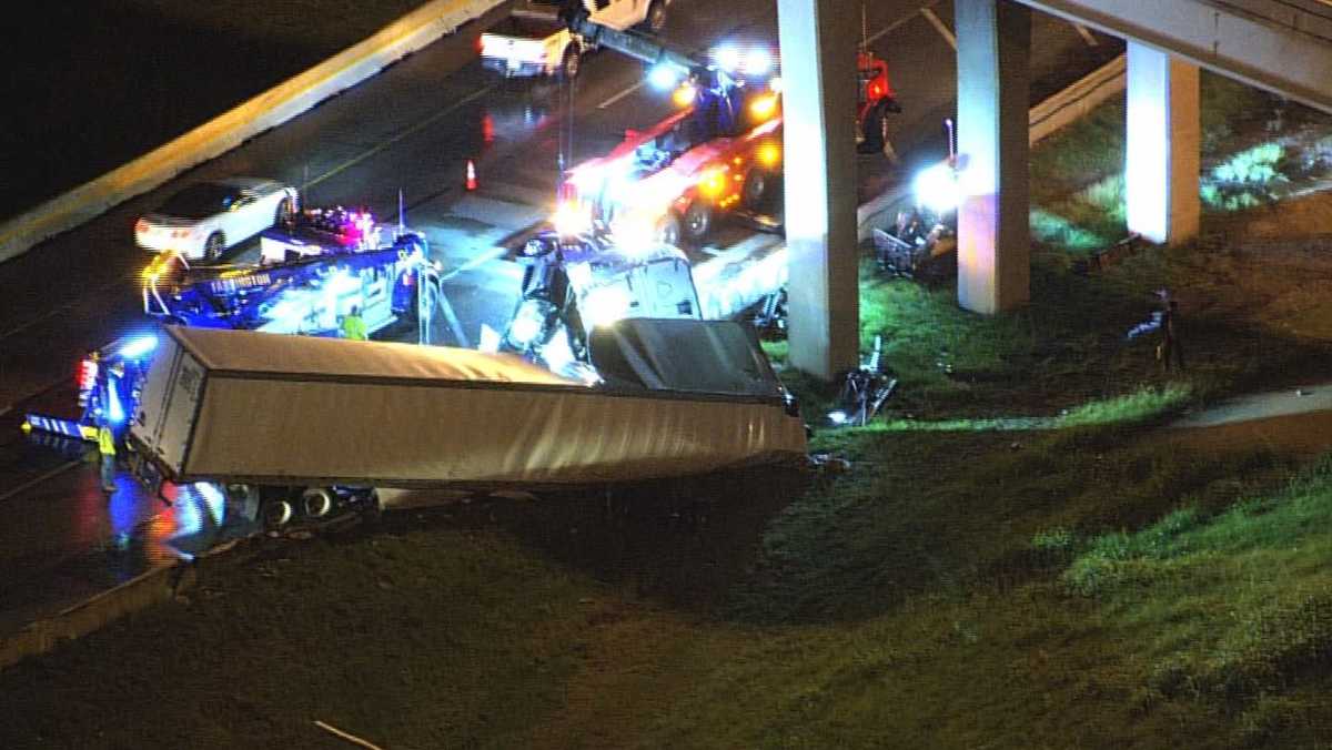 Semi-truck crash causing traffic backup on I-40 near downtown OKC