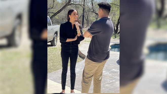 John&#x20;Martinez&#x20;talks&#x20;with&#x20;Meghan,&#x20;Duchess&#x20;of&#x20;Sussex.