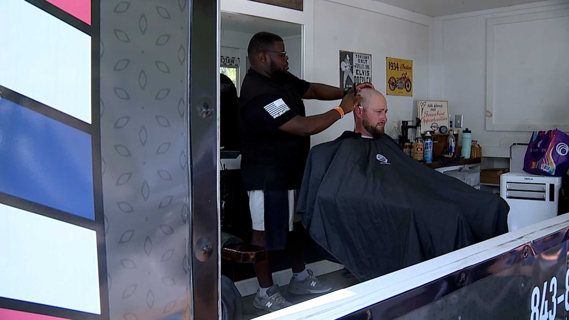 Mobile barber shop offering free haircuts to players and caddies at the RBC Heritage at no charge - Vimarsana News