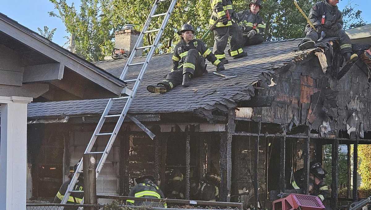 7 displaced after fire causes extensive damage to Kansas City home