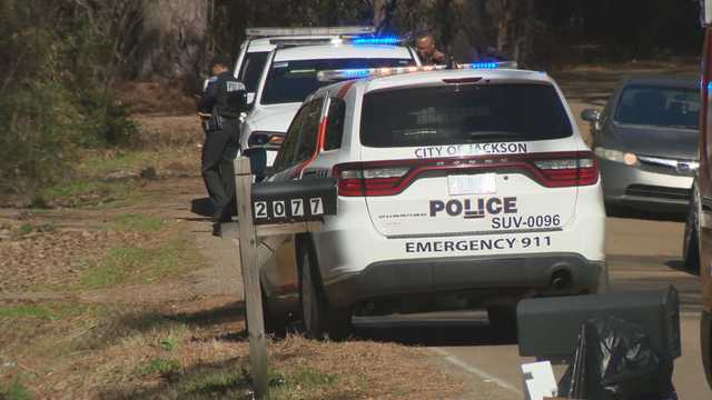 JPD officer helps 5-year-old found wandering on Jackson street - Vimarsana News
