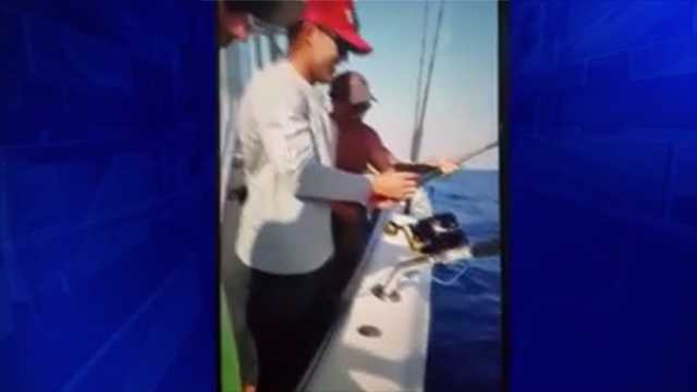 WARNING: Graphic video shows boater shooting shark