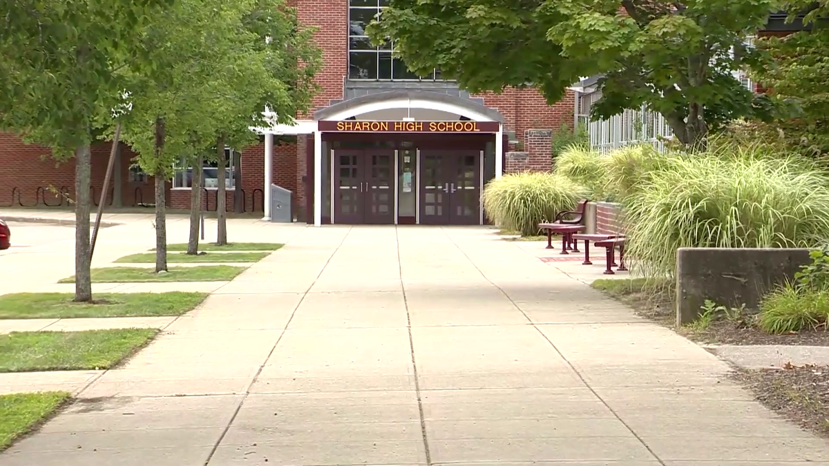 Sharon teachers return to classrooms after labor fight