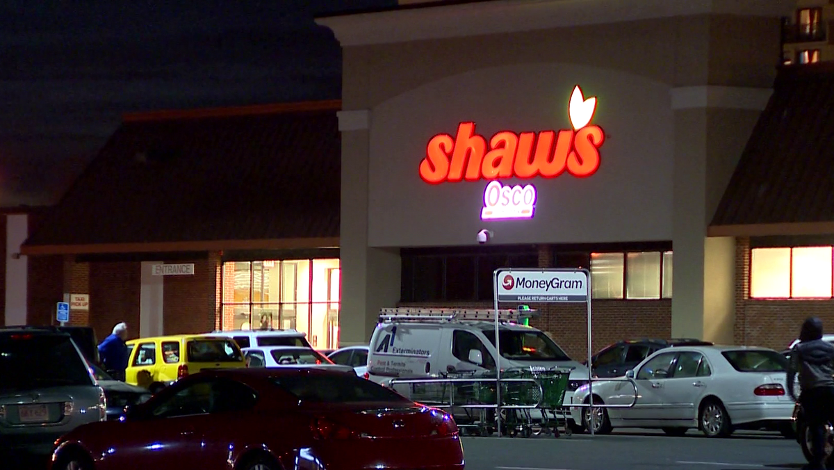 Shaw's, Star Market truckers go on strike in New England