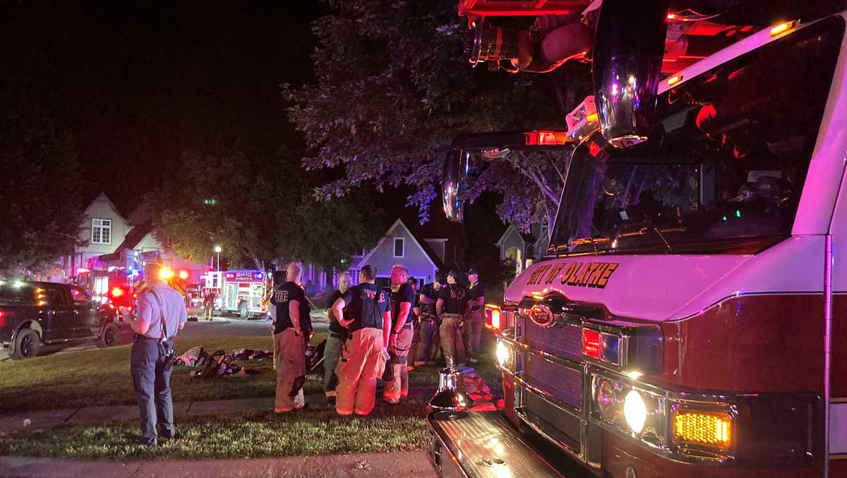 Firefighters injured in floor collapses at house fire in Shawnee