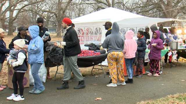 Keeping the community warm with a blanket and coat drive in Shelby Park - Vimarsana News