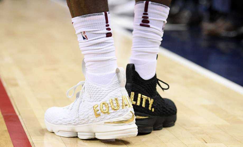 LeBron makes statement with shoes wearing 1 black shoe 1 white shoe