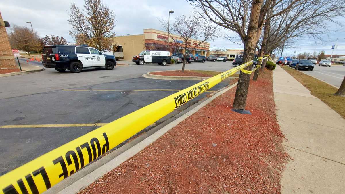 Fight at fast food restaurant leads to shooting, man injured