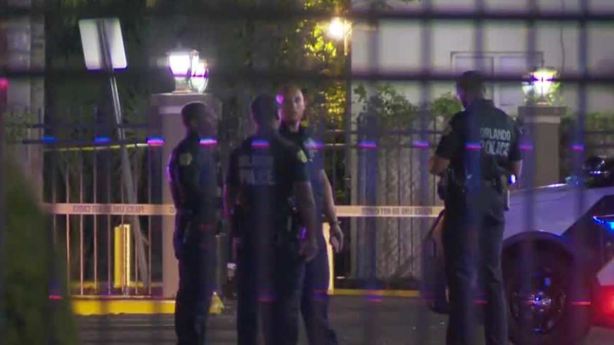 Man found dead in vehicle outside Orlando hotel