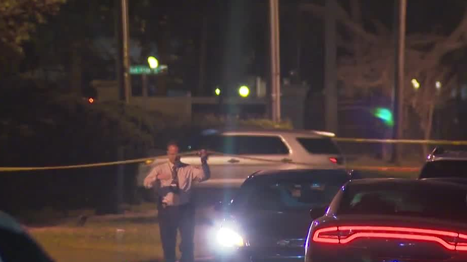 1 dead, 2 injured in shooting at Orange County apartment complex