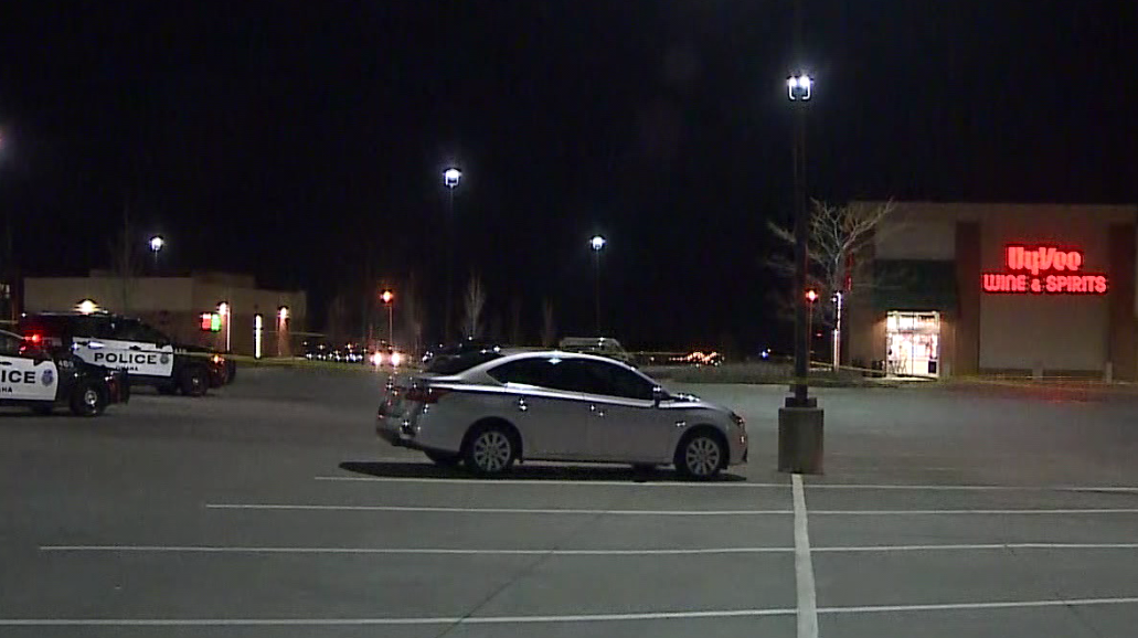 Omaha police investigating shooting outside HyVee near 180th, Pacific