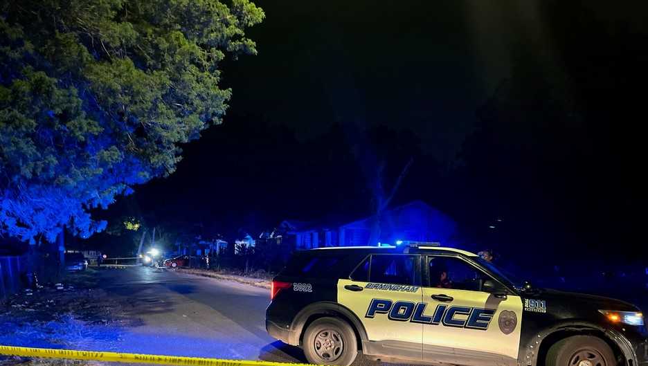 Police investigate shooting in southwest Birmingham that left two injured