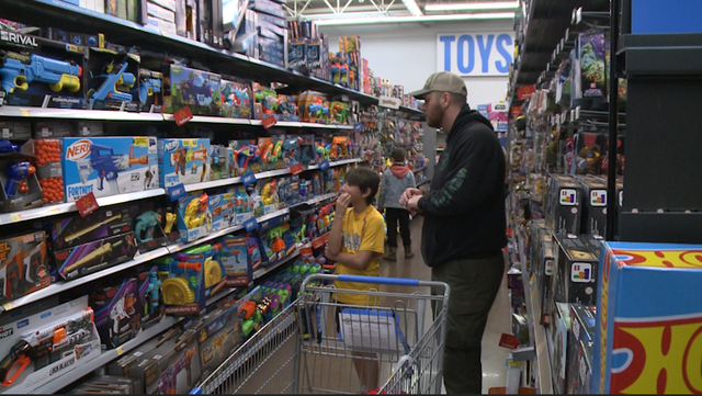 Students from Northwest Arkansas shop with a cop - Vimarsana News