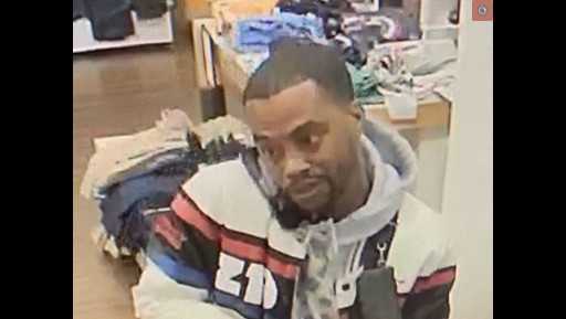 Group of people steal over $4,800 worth of merchandise from Gap store - Vimarsana News