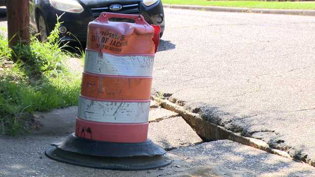 A Jackson woman says worsening sinkhole is bound for a disaster to happen. - Vimarsana News