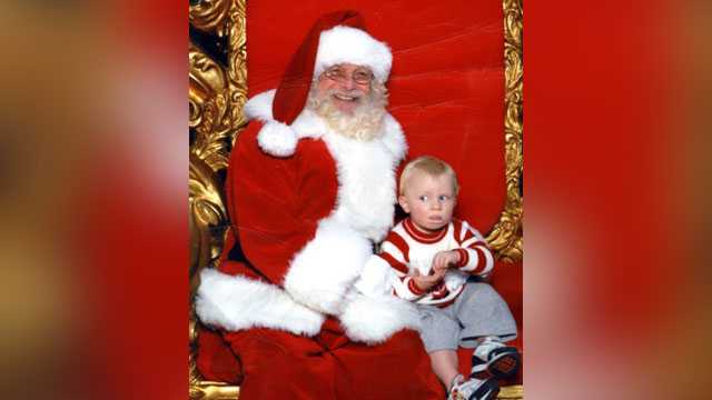 toddler-uses-sign-language-to-call-for-help-while-on-santa-s-lap