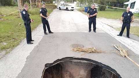 Large sinkhole opens up on Fort Pierce street