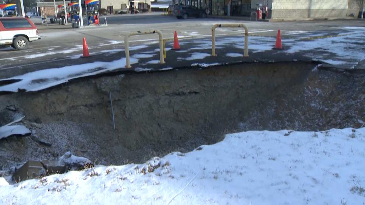 Sinkhole opens up near gas station in Westmoreland County